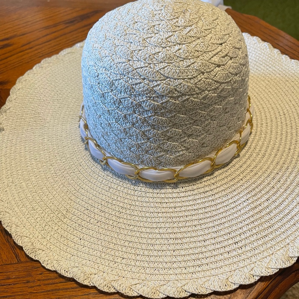 VICTORIA ADLER Elegant Cream and Gold Sun Hat with Wide Brim